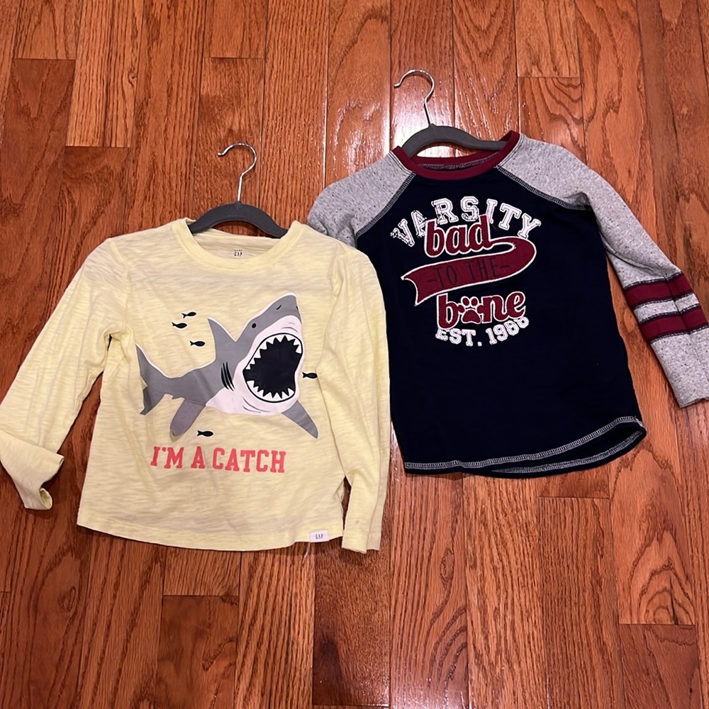 Bundle of Boys 5T Gap shirt and 5T mudpie shirt